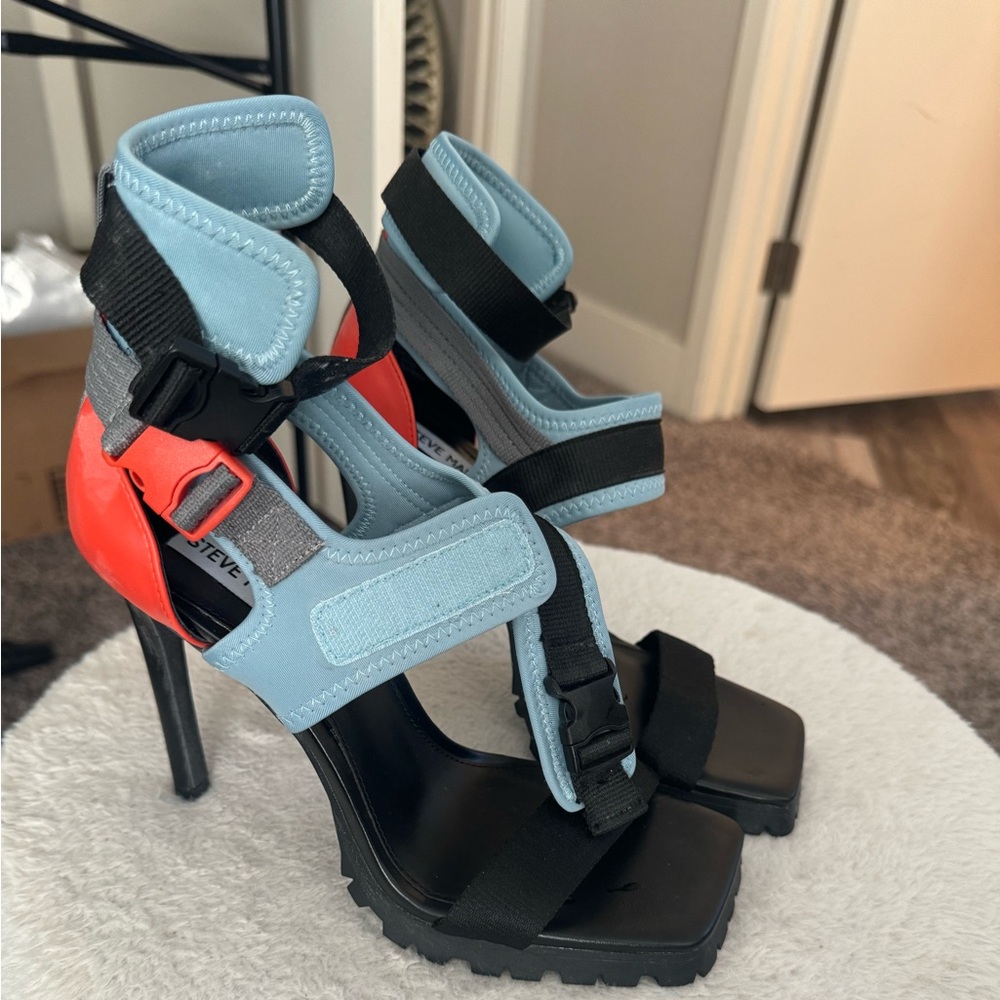 Steve Madden Vibing Sandal! NEW